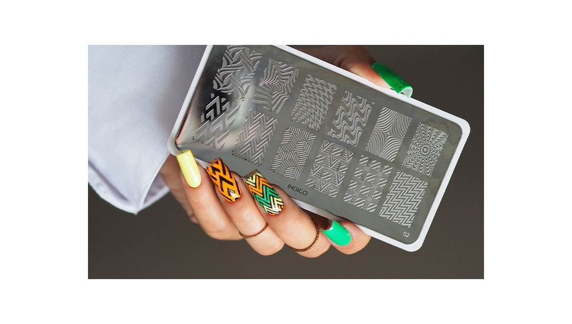 CARIMBOS DE UNHAS - UMA MANEIRA SIMPLES DE FAZER DECORAÇÕES COMPLICADAS